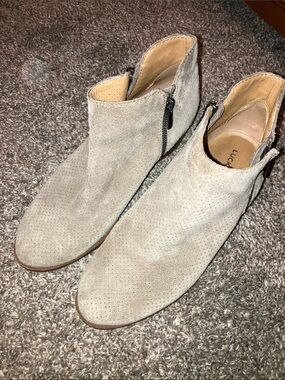 Lucky Brand Light Taupe Perforated Suede Ankle Booties 8 M